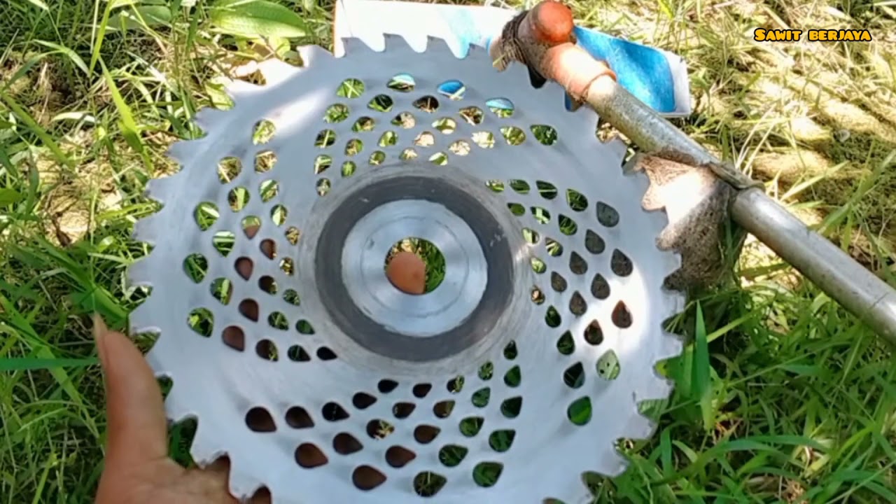 tips aman menggunakan mesin rumput di piringan sawit 👍