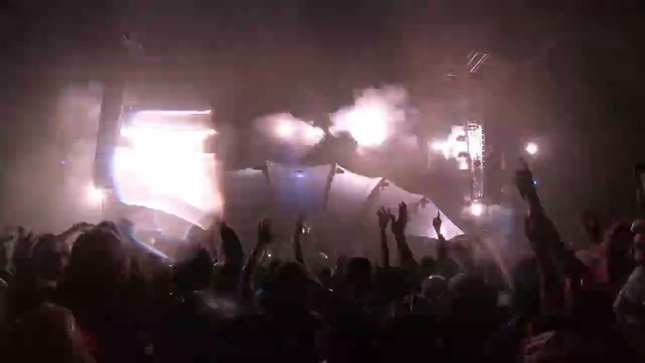 The Chainsmokers intro Nameless Festival 25