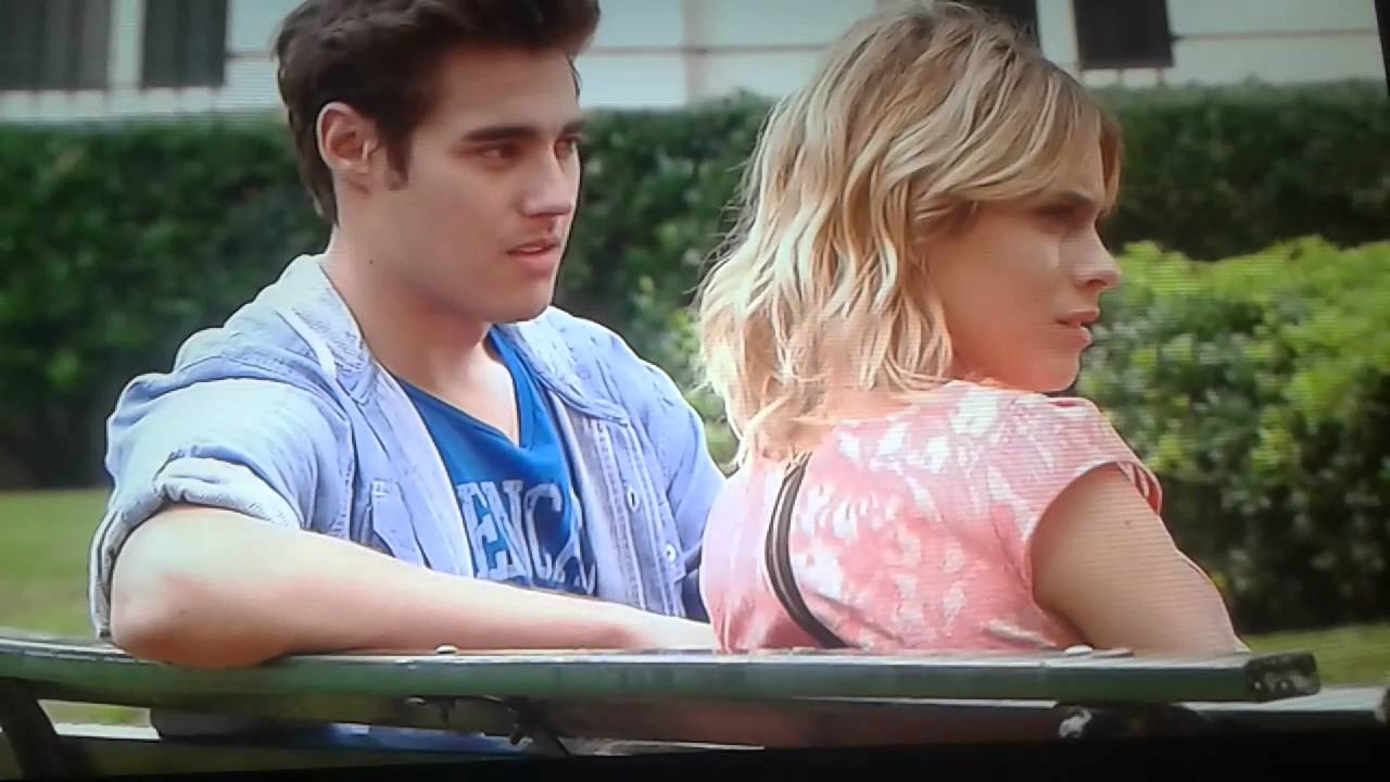 Violetta saison 3 violetta et Ludmilla