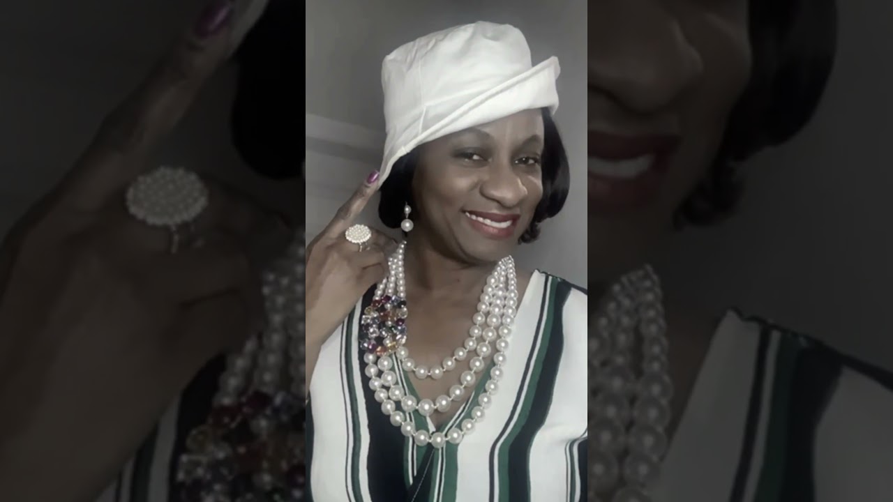 WOMEN 50 PLUS WHO LOVES PEARLS
