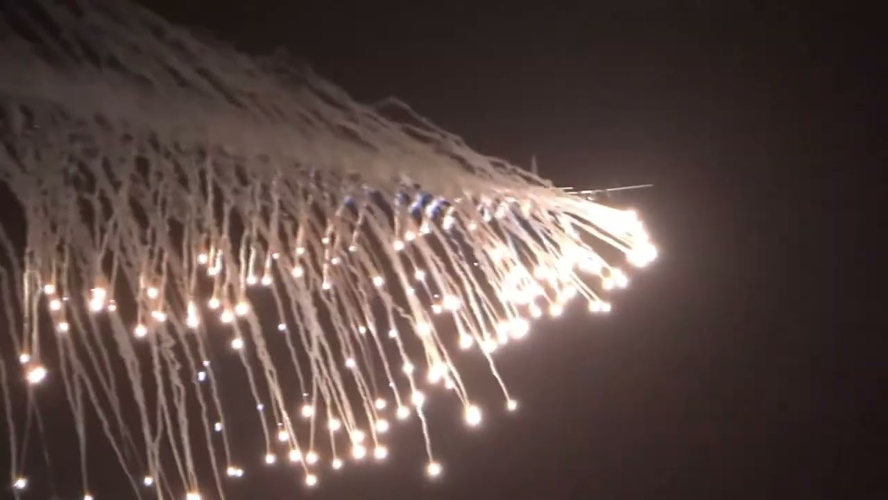 RAAF C-130J Hercules Flare Drop @ Avalon Airshow - Friday 3/3/2023