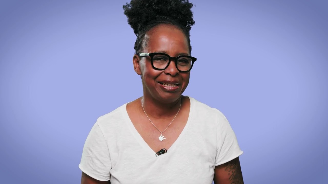 Shary Reeves erkl&auml;rt Ageism &ndash; Schule gegen Sexismus