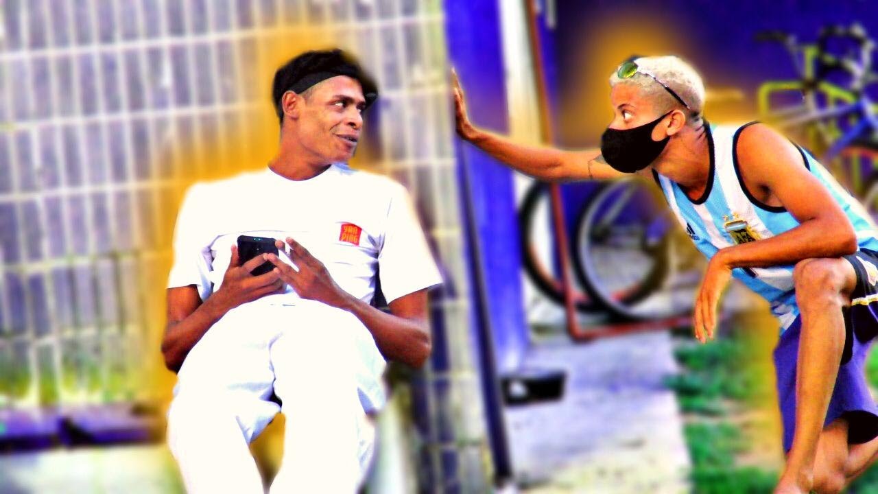ENCARANDO ESTRANHOS -  pegadinha