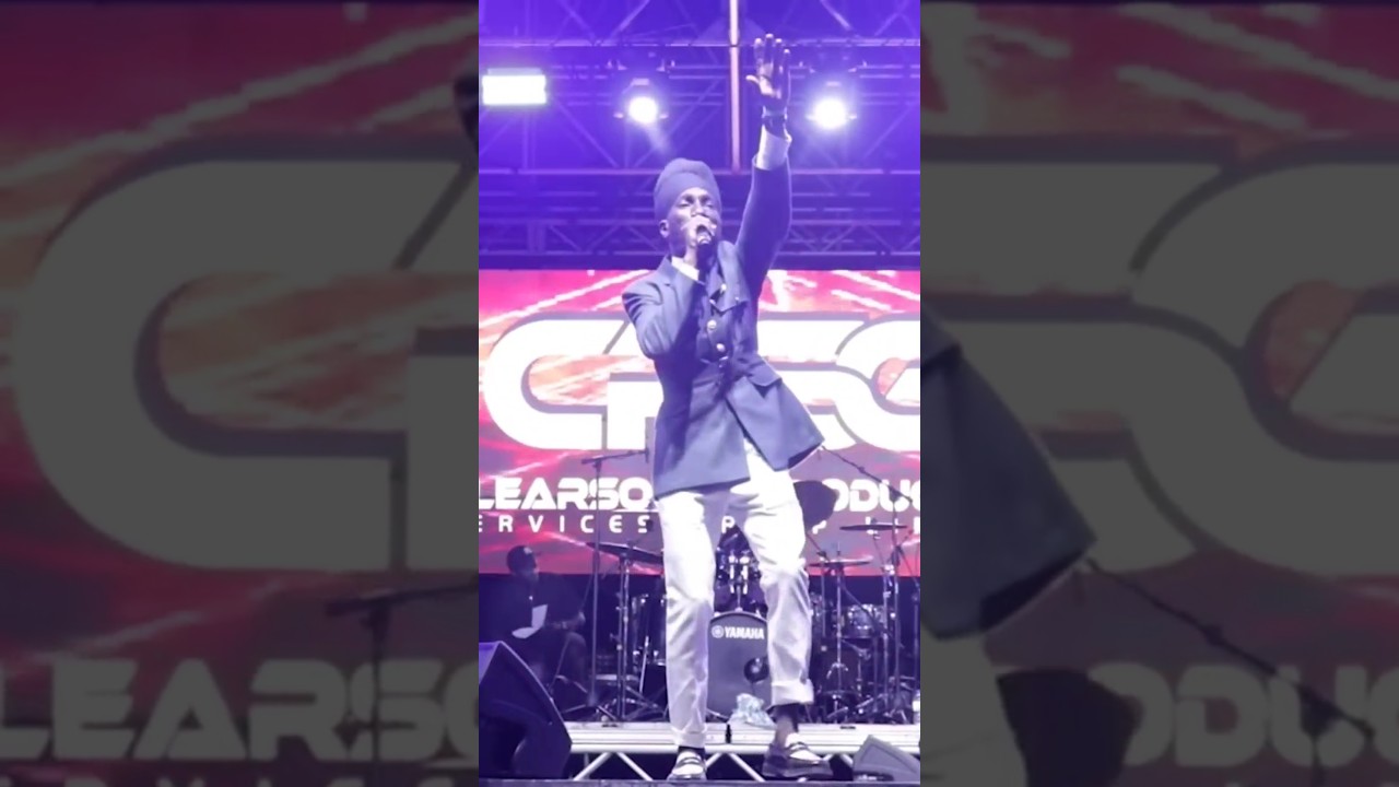 Sizzla зажигает! Внимание, живое выступление!