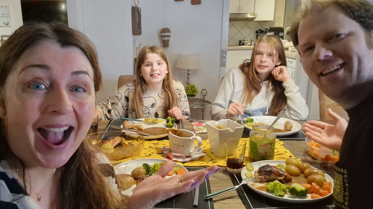 LAVER AFTENSMAD🥕🥔🍗FAMILIEN RATER DEN🙂BROCCOLI TIL MALLE😅