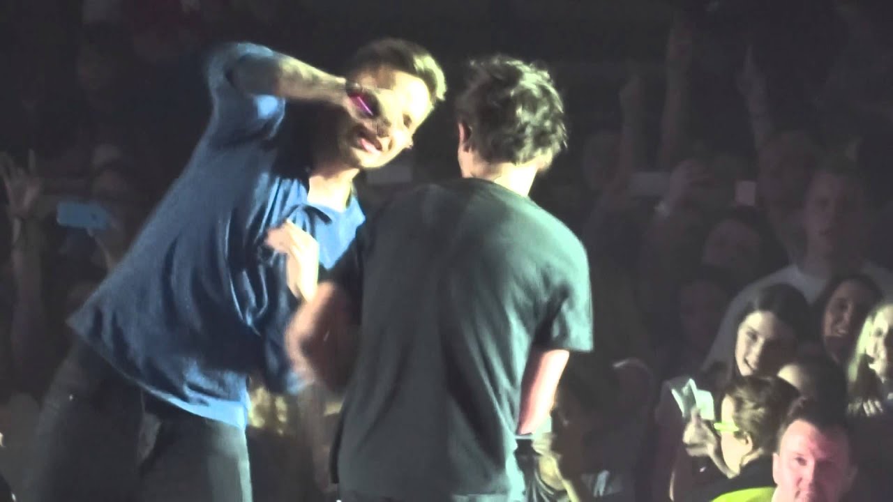 No Control - One Direction live @ Sheffield 29/10/2015