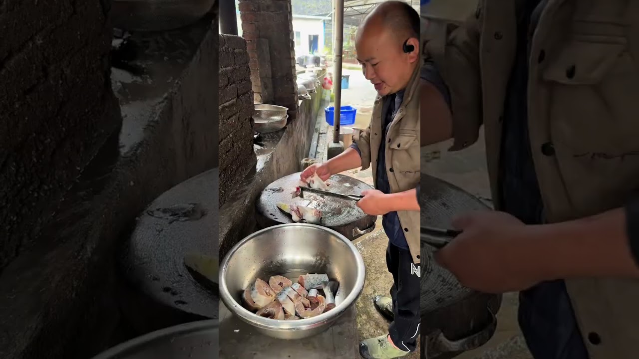 贵州凯里山脚下酸汤鱼，180一条鲟鱼酸汤鱼火锅，酸辣爽口绝了#酸汤鱼 #贵州美食 #又是靓粒粒的一餐