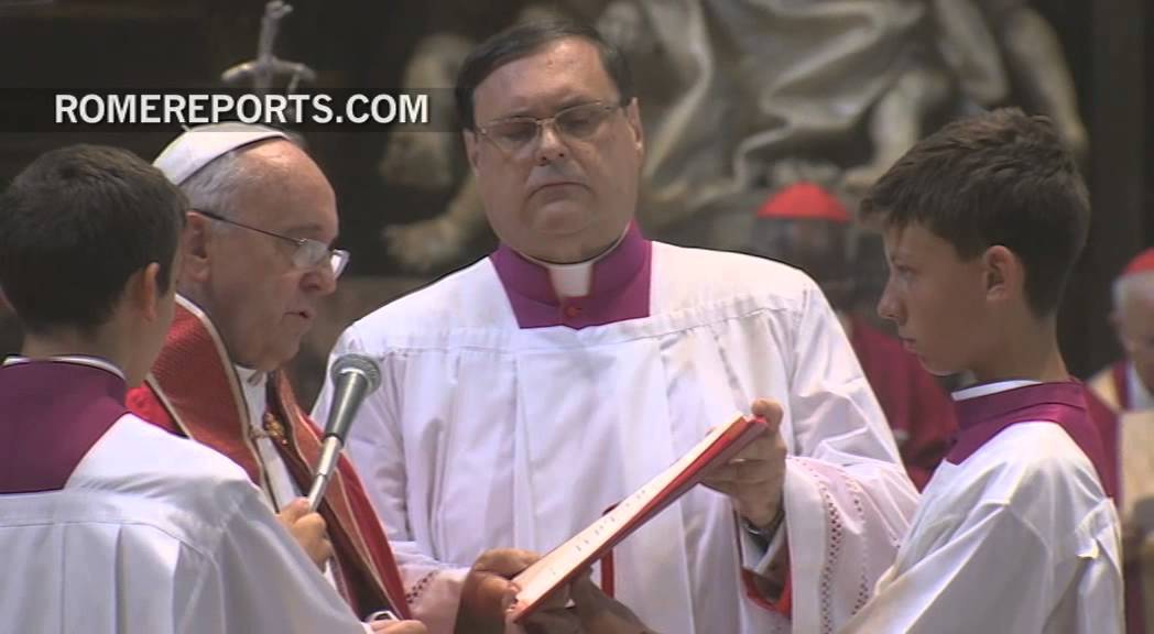 Pope sends off Cardinal Francesco Marchisano in funeral Mass