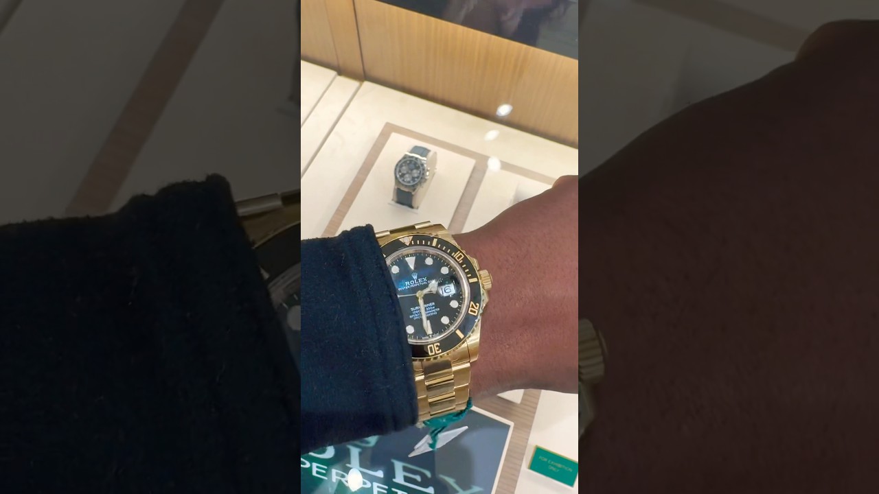Rolex Submariner - 18k Yellow Gold