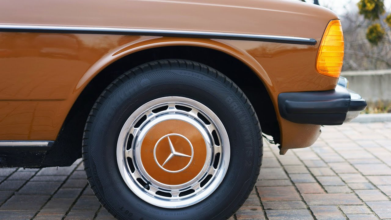 w123 Mercedes-Benz 200 in 476 Goldbraun paint 1979