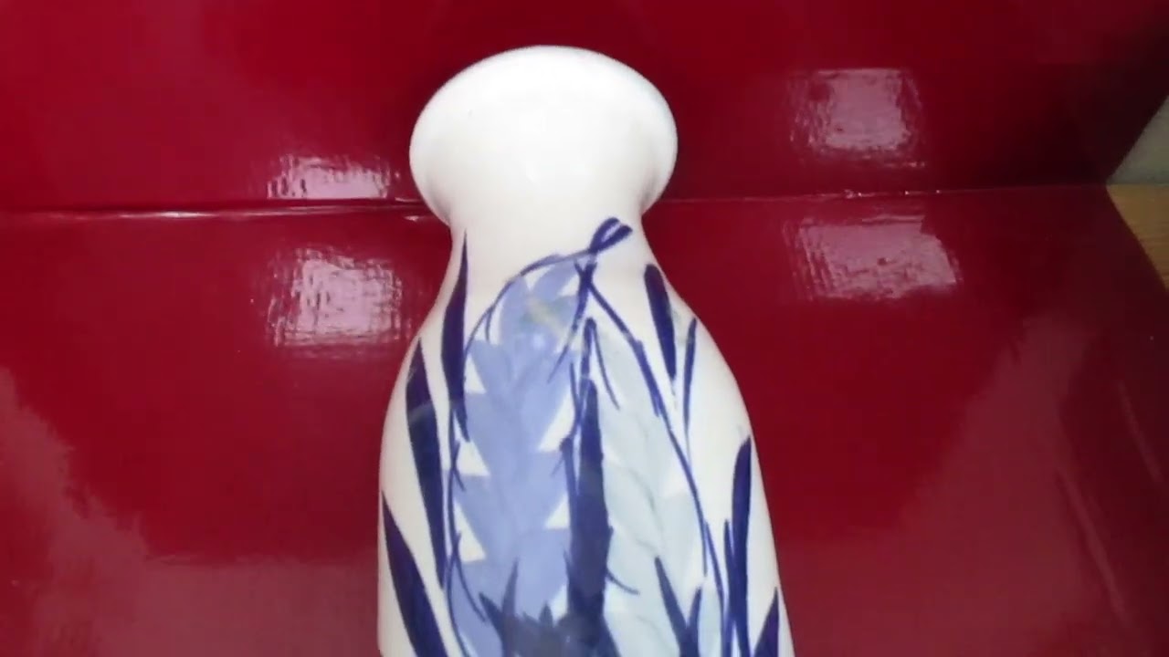 Tokkuri Japanese Pottery Hand Signed Sake Pitcher Rice Pattern Blue White Vase