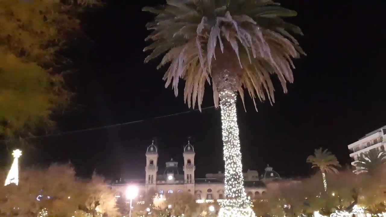 San Sebastián Donostia Royal beach. Xmas nights over the bay....#sansebastian #bay #xmas #travel #ss