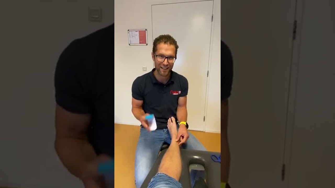 Tapen van je scheenbeen met medical tape. (Kinesiotape)
