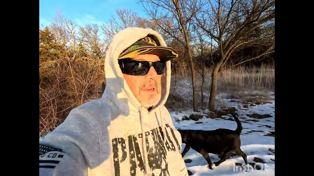 RC Axial Bomber rr10  rock bouncer  rippn on pond , Snow ❄️ 