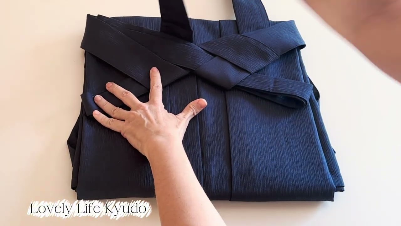 Comment plier son hakama et son keikogi pour le kyudo – Tutoriel pas à pas