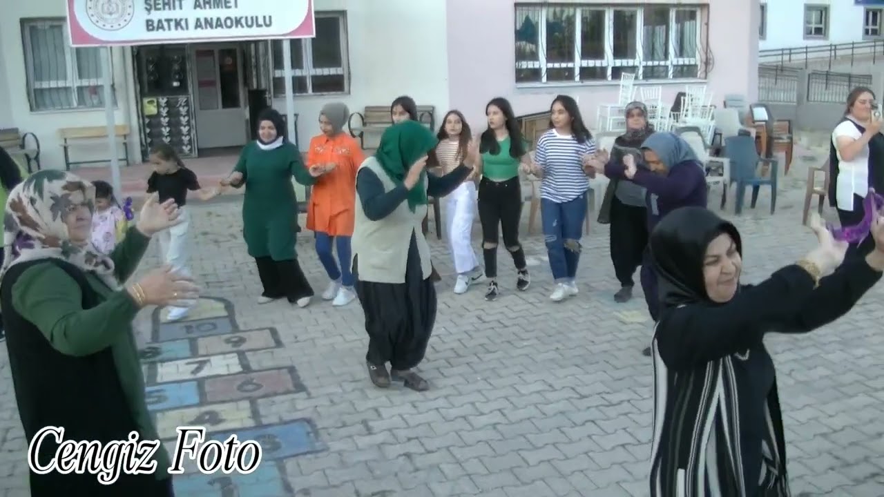 Tufanbeyli merkezi eşarbını yan Bağlama foto kamera çekimi 📸 Cengiz Foto 📸🎬🎥