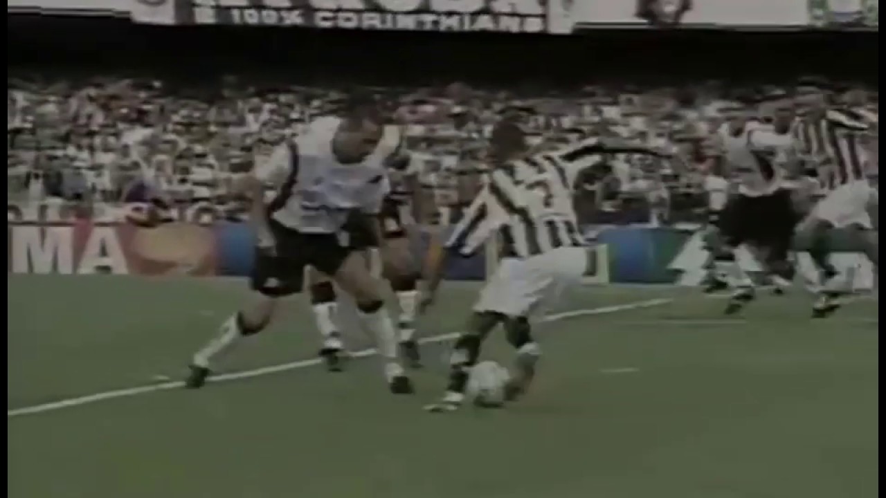 8 Pedaladas de Robinho - Santos x Corinthians 2002