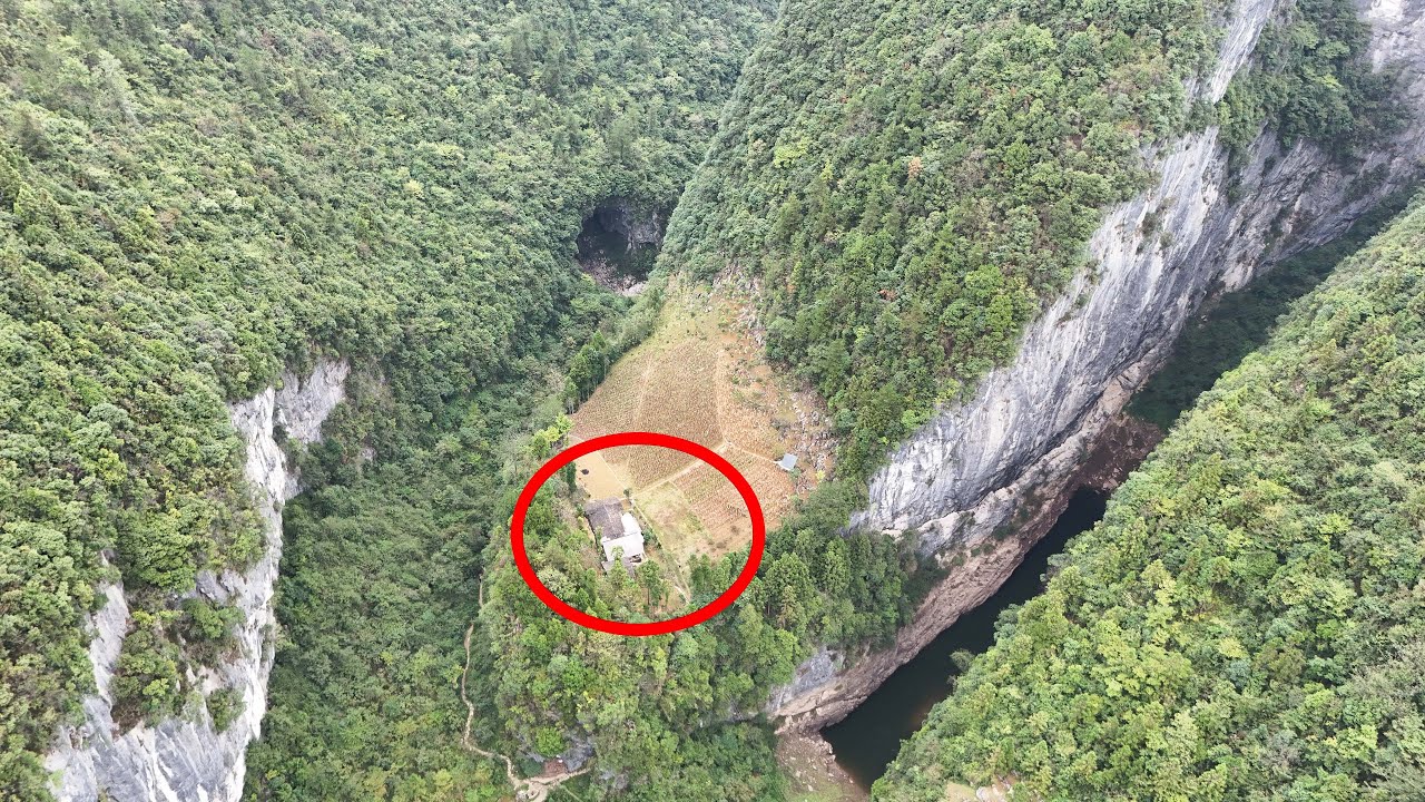 Семья из провинции Хубэй уже 50 лет живет одна в долине и не желает переезжать.