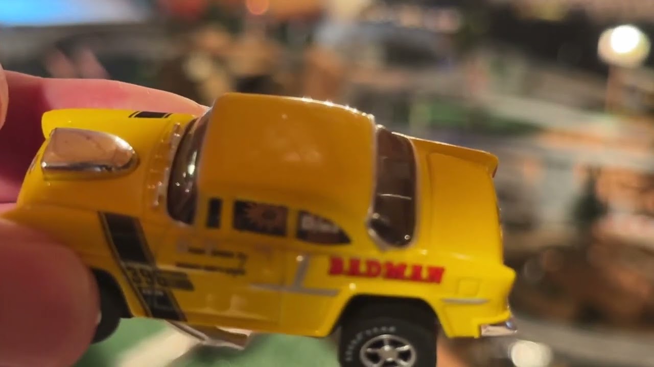 HO slot car track-AFX Giant Raceway - Walk around and run some cars