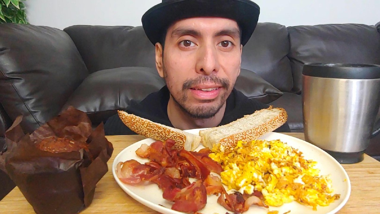 EGGS, CRISPY BACON, CRUNCHY BREAD, COFFEE, LEMON POPPY SEED MUFFIN BREAKFAST MUKBANG
