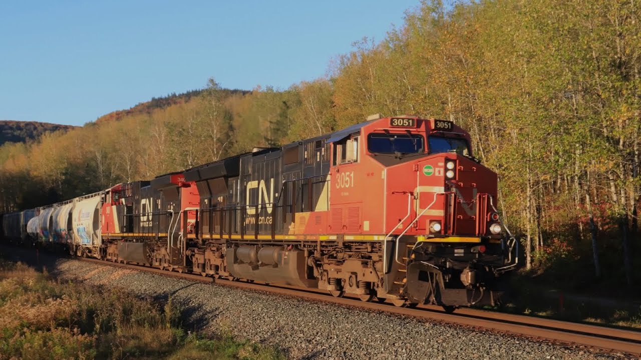 Golden Hour Last Look! CN M306 Runs In Notch 8 Up The Grade To Blue Bell!