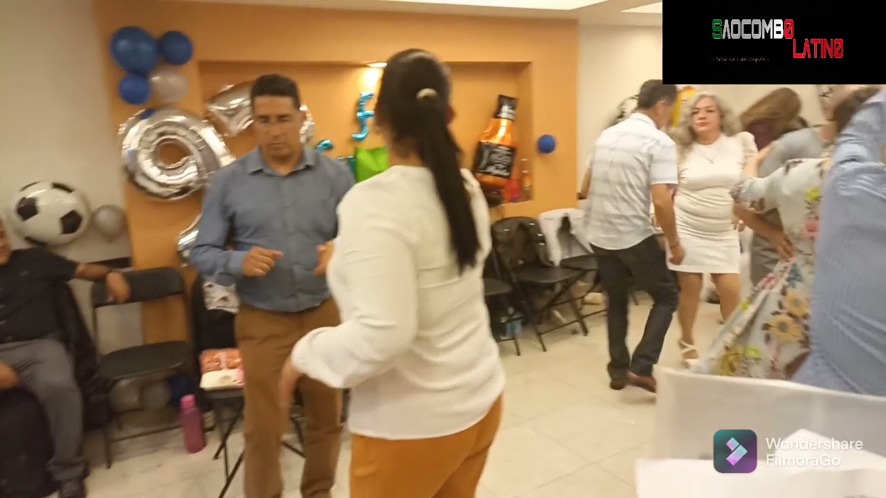 La gente de la Colonia Guerrero gozando con 