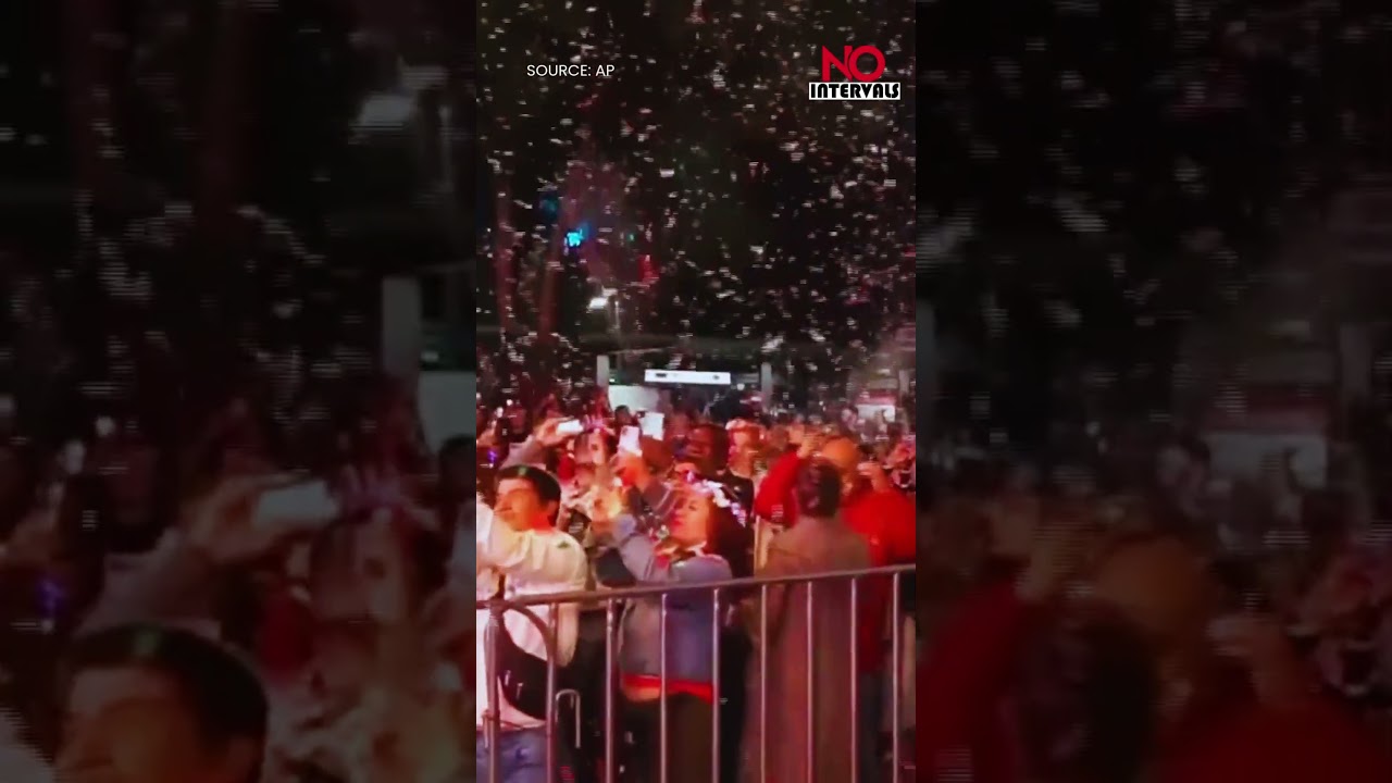 Crowds Fill Streets Of Mexico City To Join New Year's Eve Party
