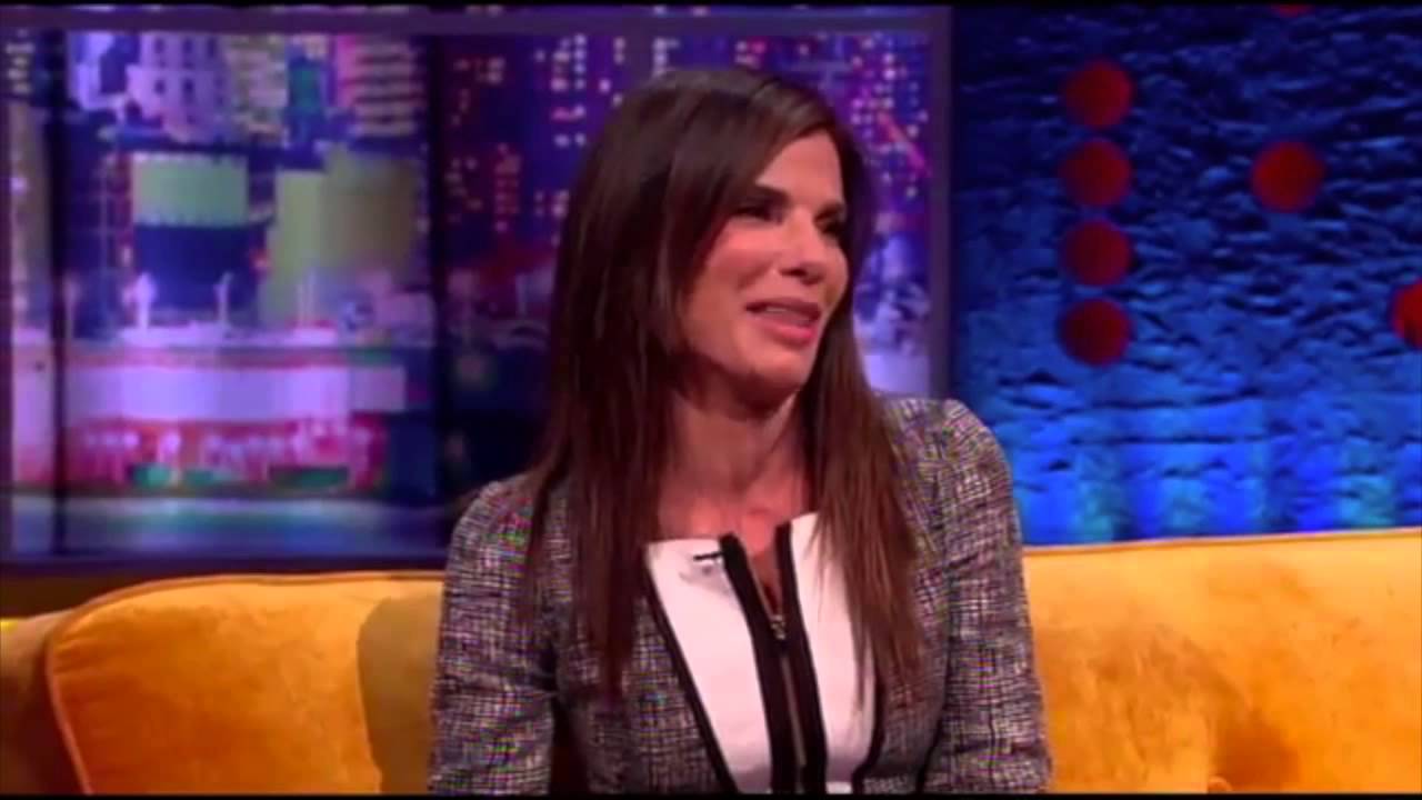 Sandra Bullock chante 