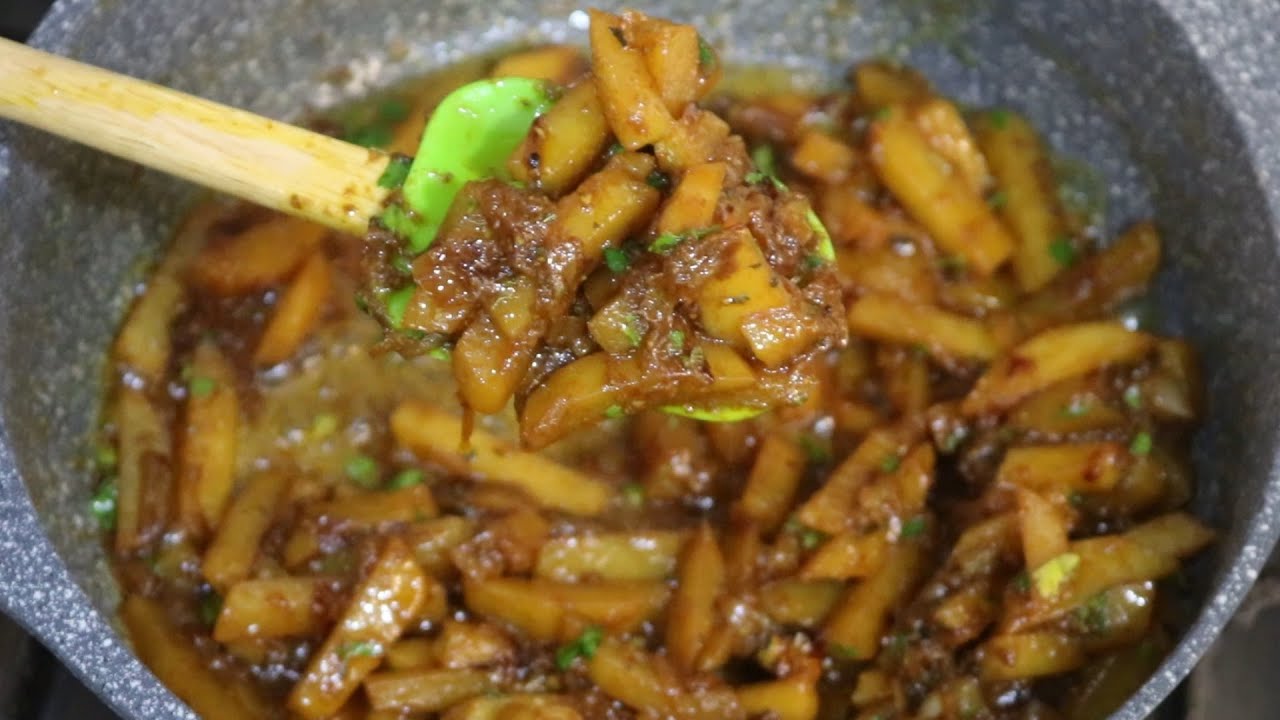Masala Aloo || Masalaydar Aloo Recipe || Quick & Easy Aloo Recipe || Naz's Kitchen