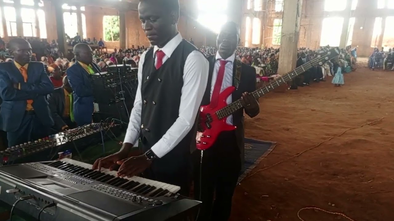HARIVYISHI IMANA IDUKORERA TUKABIFATA BITO