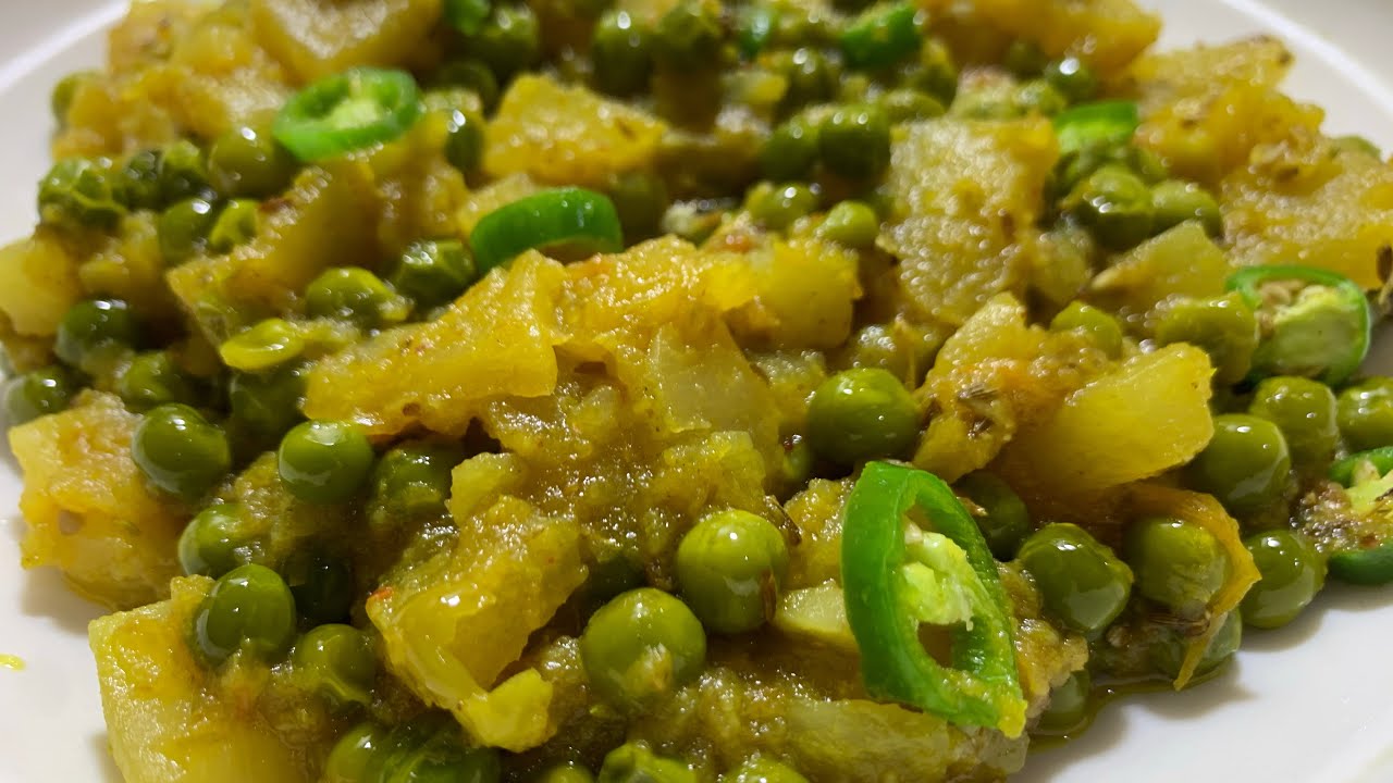 Turnip & Peas Curry 😍 | Traditional Shalgam Matar Recipe | Winter Special Pakistani Food ❄️🍲