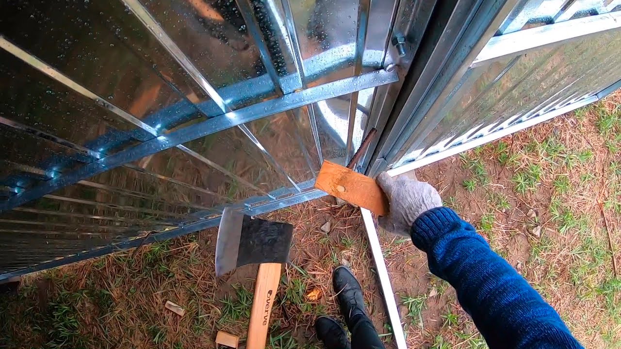 9. Garaż blaszany na działce! Kotwienie garażu długimi prętami. Garaż 3x5 m ocynk