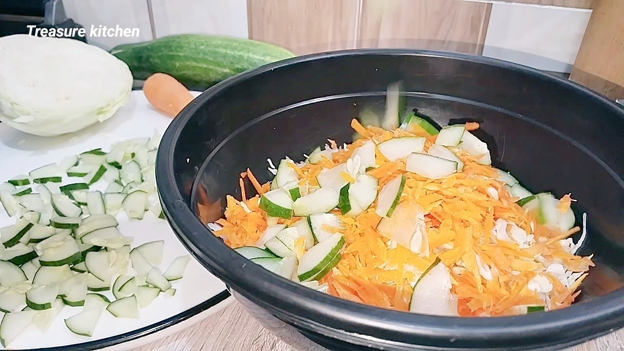 Салат «Коулслоу» из 3 ингредиентов | Как приготовить простой салат из моркови, капусты и огурцов ...