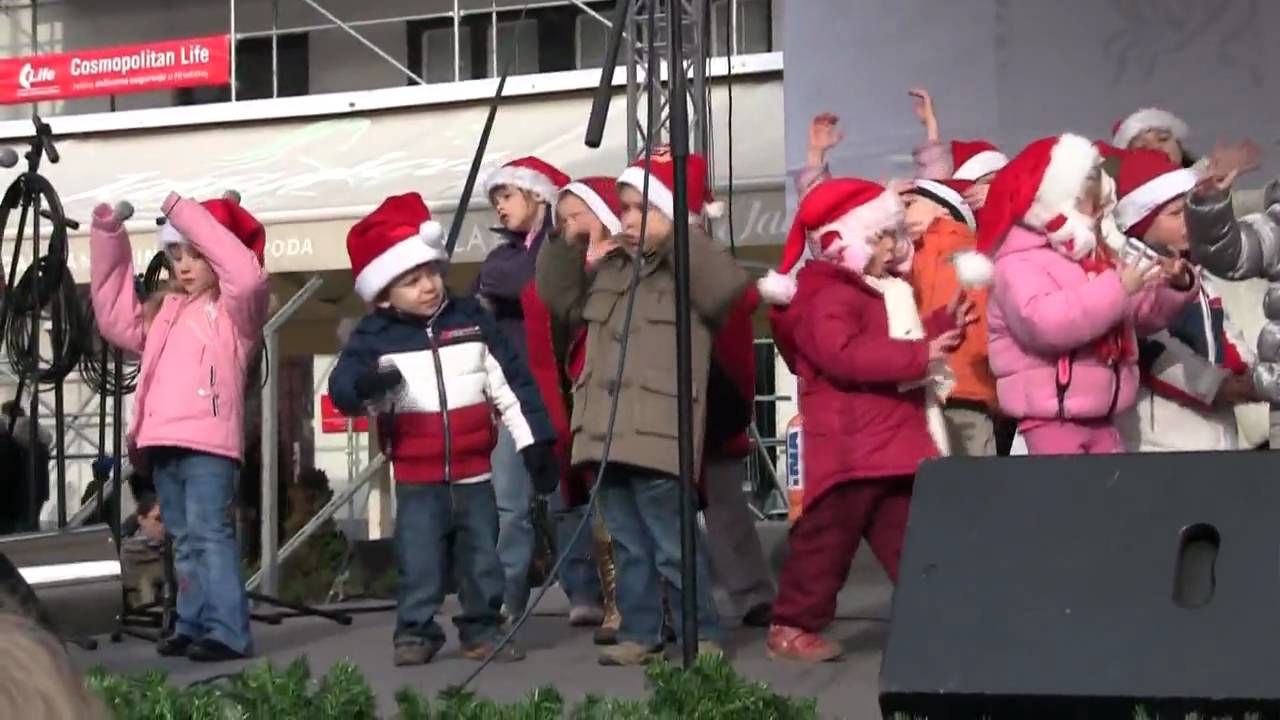 Dječji zbor Bajka - Trg Bana Jelačića  6-12-2009 1. dio