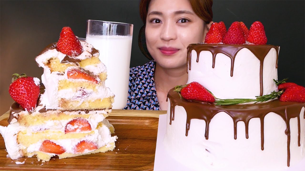 🍓Strawberry Chocolate Cake😍비주얼 폭발✨2단 생크림 딸기 초코 케이크 먹방❤[Strawberry Cake, Milk] Mukbang