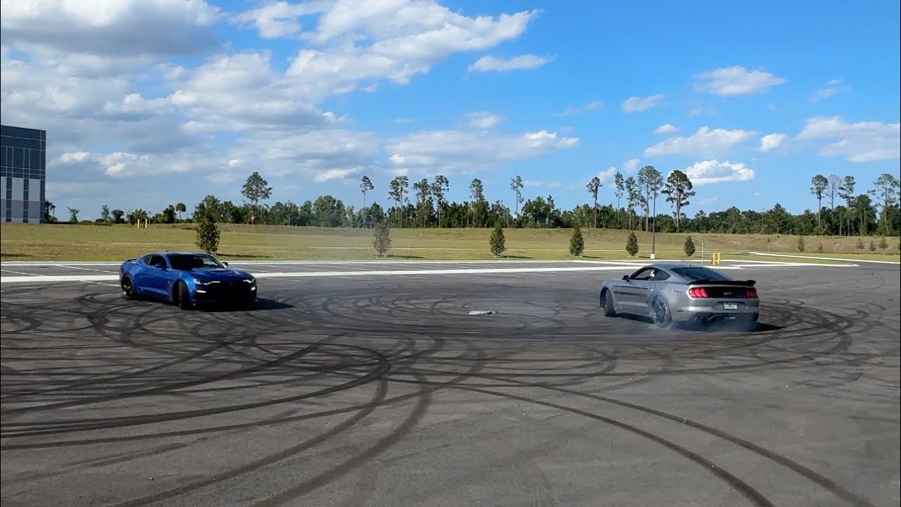 HOW TO DO DONUTS IN A MUSTANG GT!!!