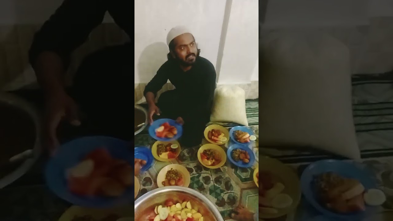 মসজিদে ইফতারিতে একটু সবাইকে  কাজে সাহায্য করলাম