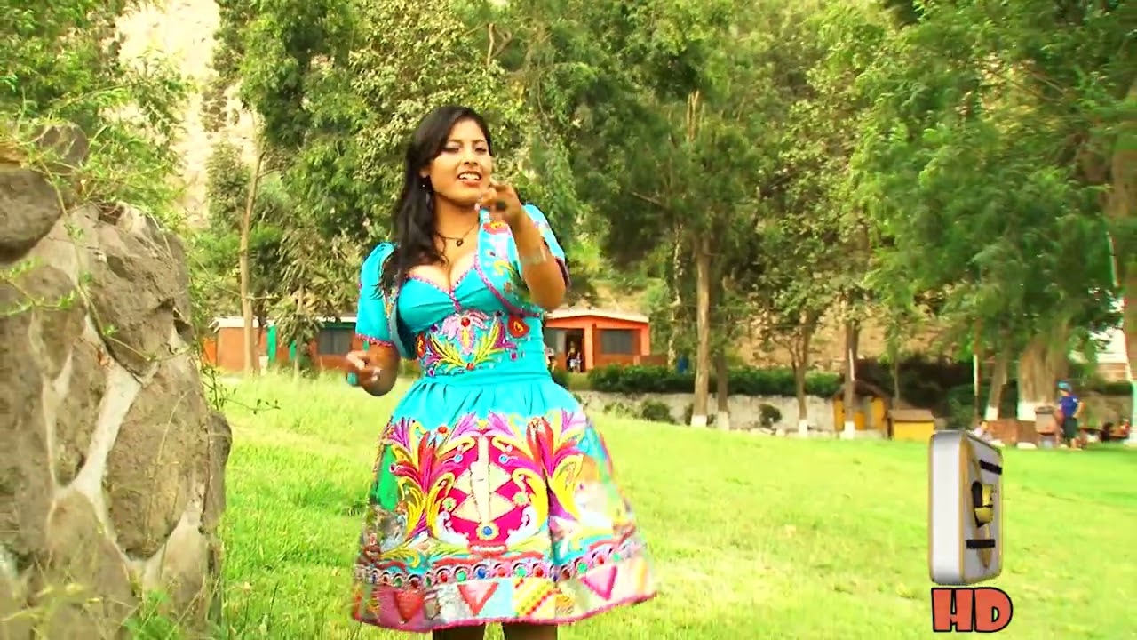 NOEMI HUAMAN culpable CANTANDO CON ORQUESTA MUSICAL SUPER TENTACION DEL PERU GRABANDO EN SENTIMIENTO