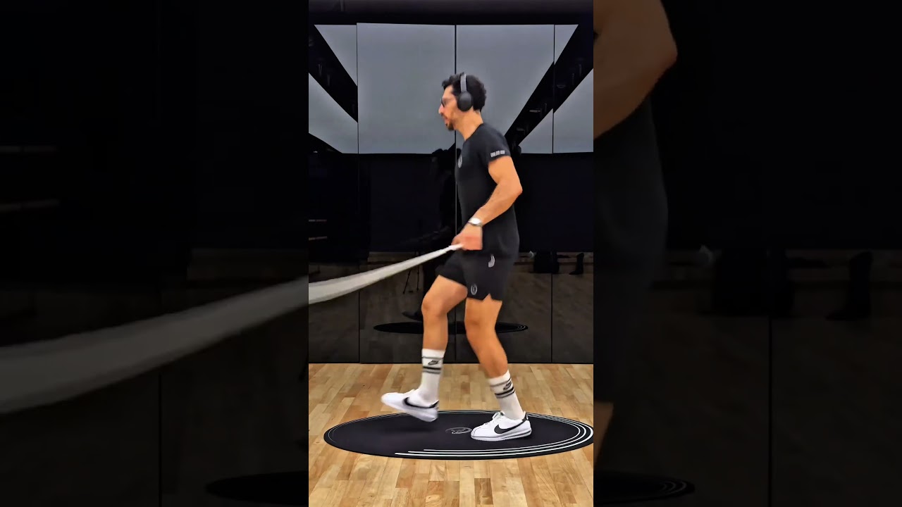 🥊 Classic Boxing Footwork! Rope & mat by @timelessjump #jumprope #skipping #boxing #boxer #boxe