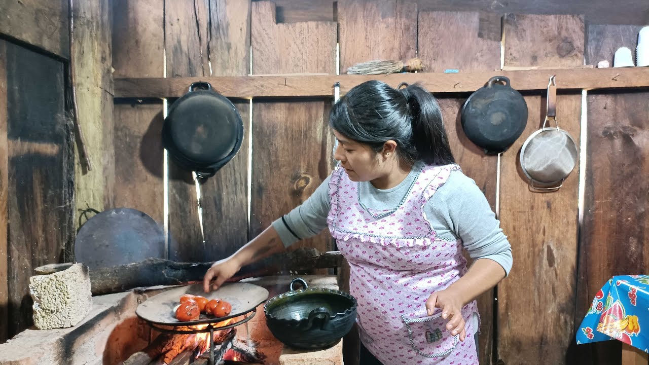 Preparo salsa de chicharrón sin grasa, chile guajillo como me enseño @LasCuriosidadesdeMarcelina