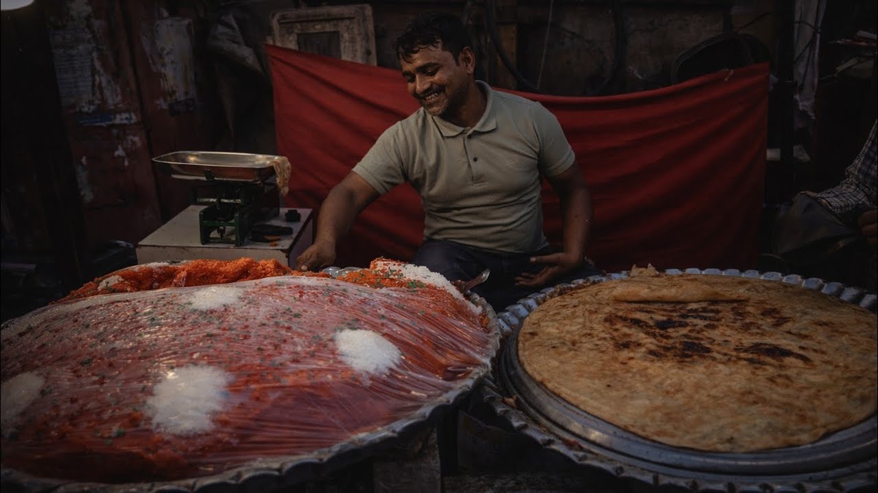 ₹50 में इतना बड़ा पराठा! 😳 साथ में देसी हलवा | Indian Street Food