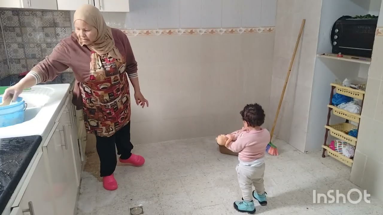 مازلت في تنظيف المطبخ