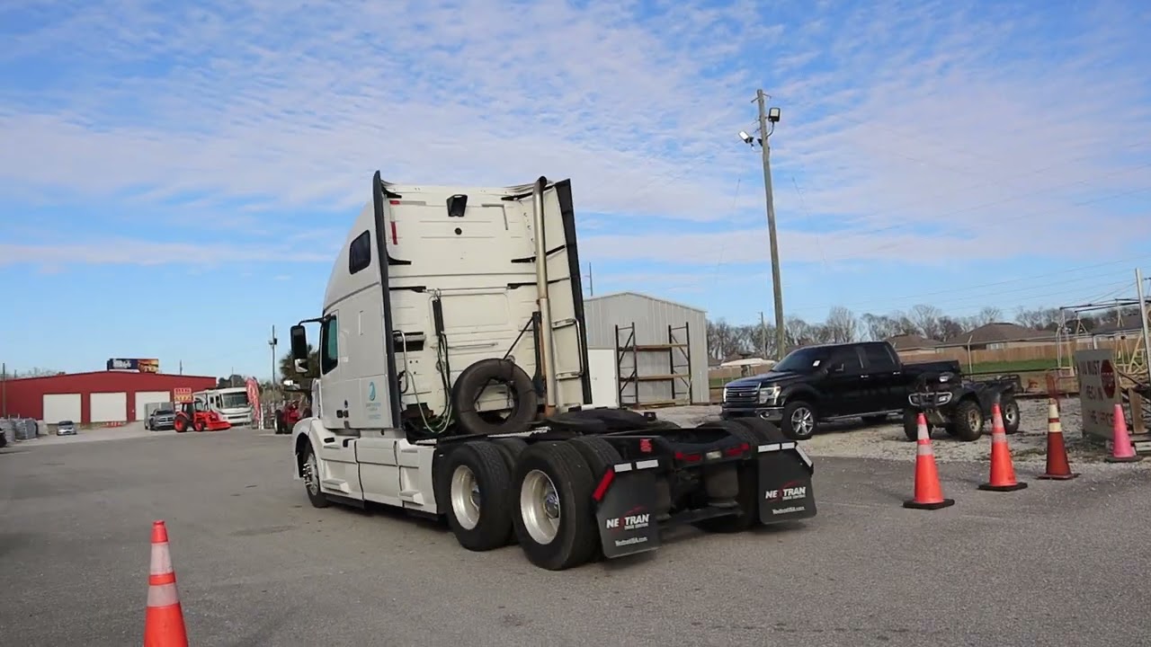 155 2014 Volvo VNL670