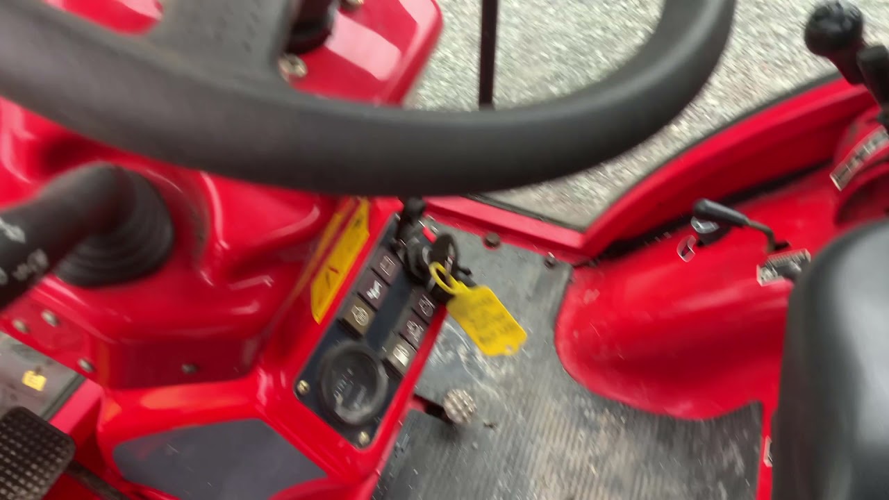 Köp Redskapsbärare Antonio Carraro Rondo K327 med redskap på Klaravik