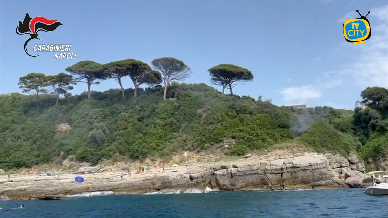 Piromane appicca incendi in costiera, arrestato dai Carabinieri