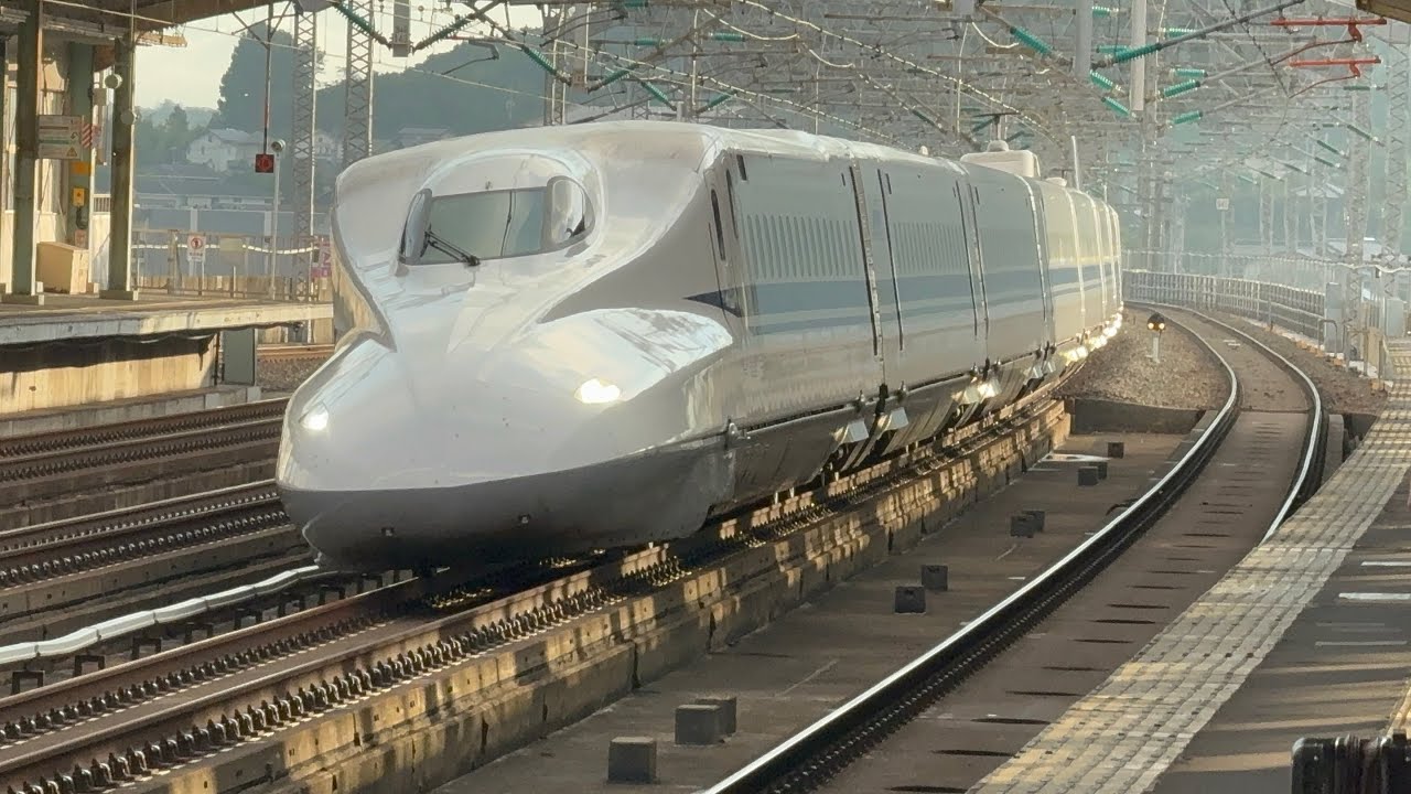大雨による遅延で今にも止まりそうな山陽新幹線 のぞみ号 さくら564号新山口駅到着