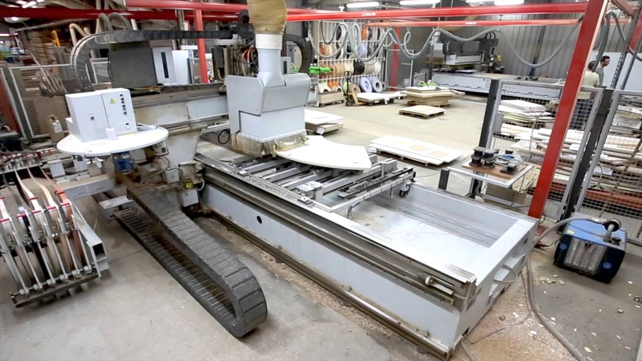 Visite d'une usine dans la forêt
