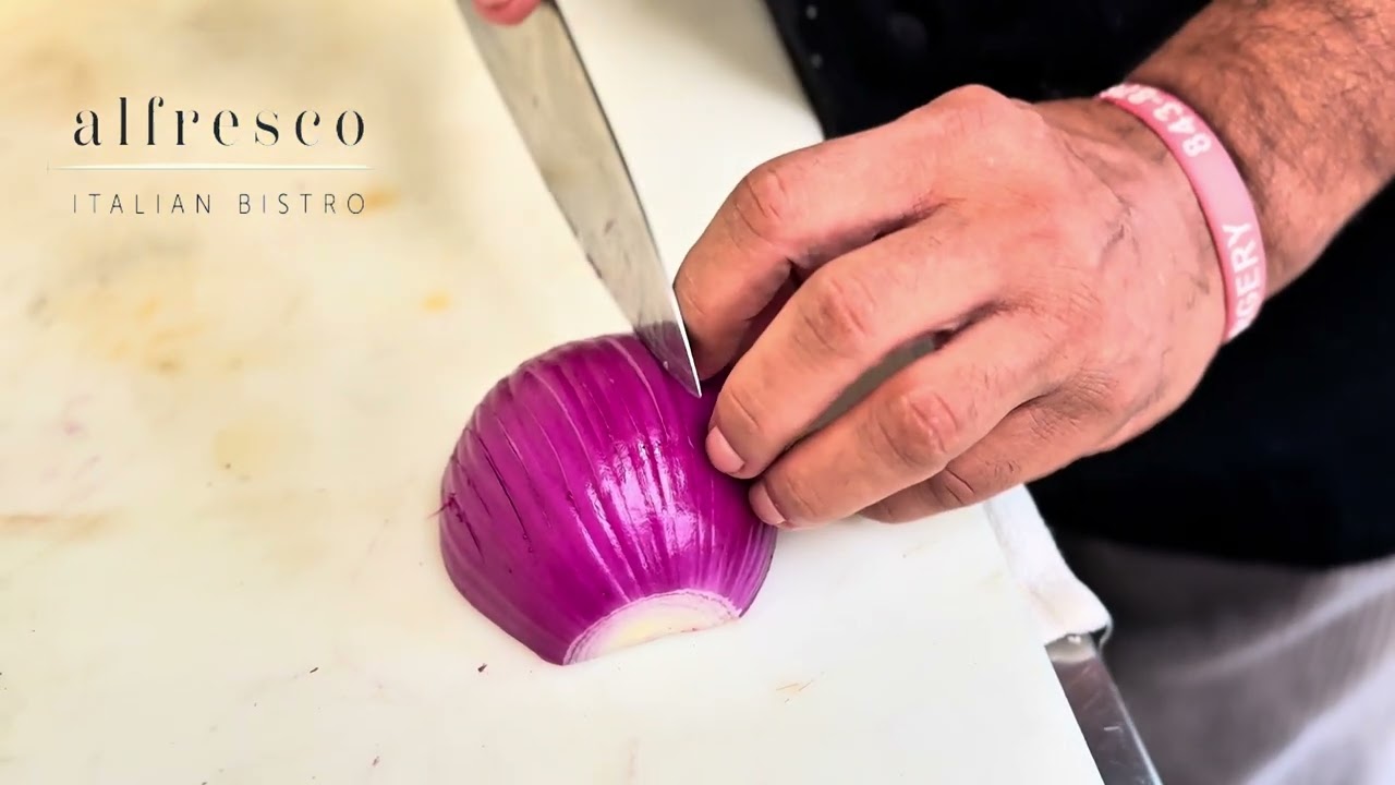 How to cut a simple onion by Chef Eddy Chacon