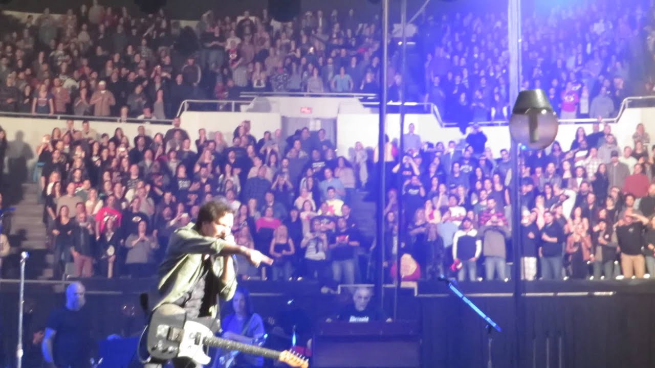 Eddie Vedder tells a fan to go watch the show from somewhere else 11/23/13