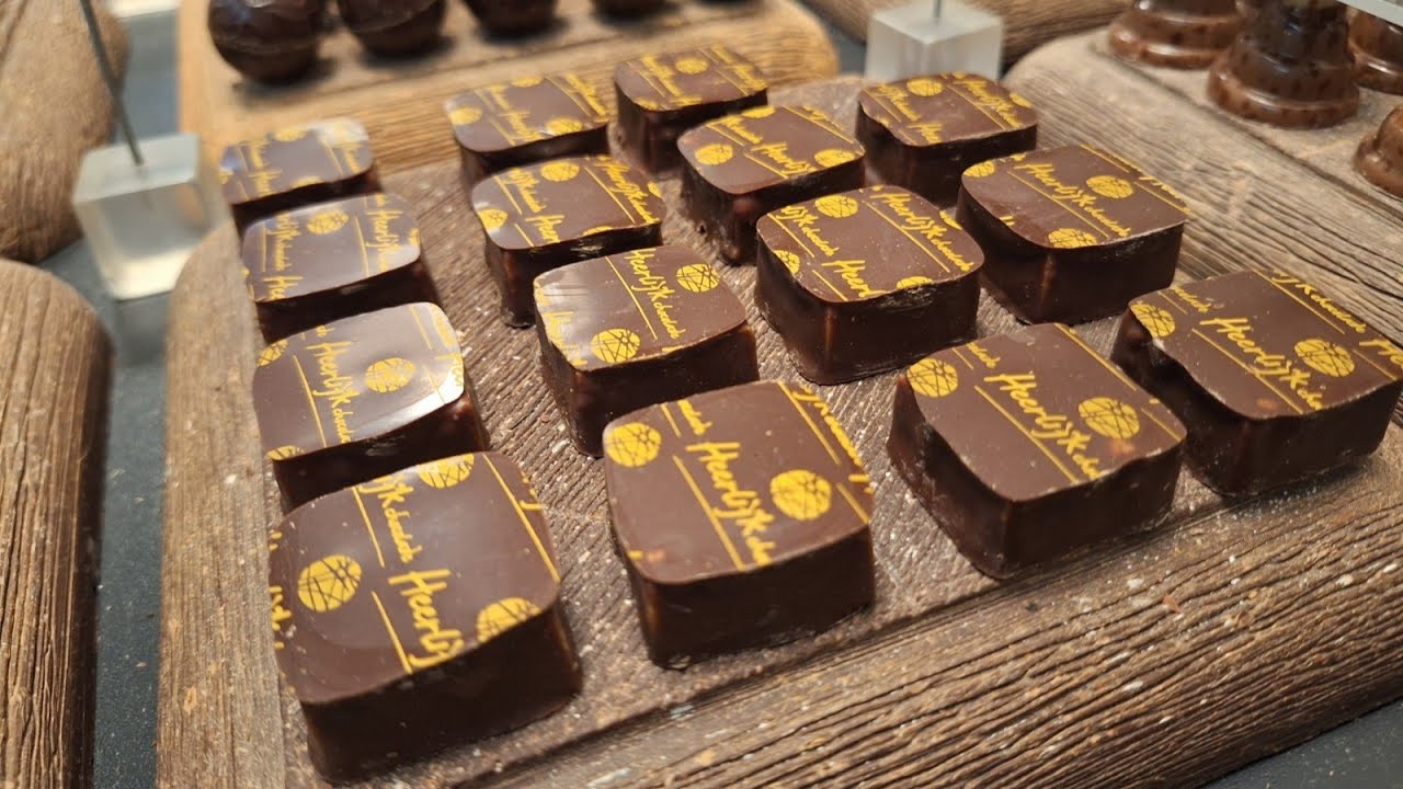 Beeldverslag: Chocolade nog altijd peperduur. Hoe gaat een Groningse chocoladewinkel hiermee om?